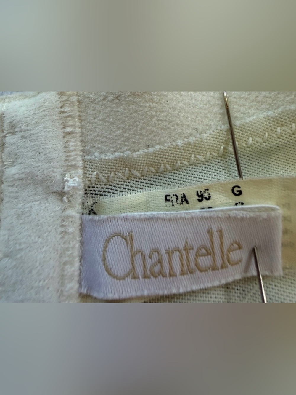 Chantelle Cream Lace Underwire Bra 36DDDD - Picture 2 of 7